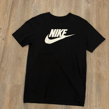 T-shirt nero Nike