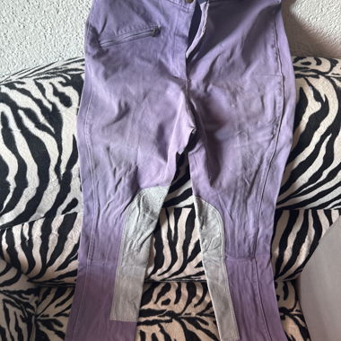Reithose lila mit Kniebesatz