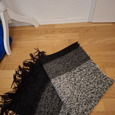 Schal mit Fabrverlauf