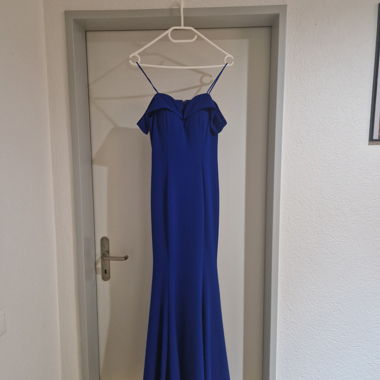 Schönes blaues Abendkleid