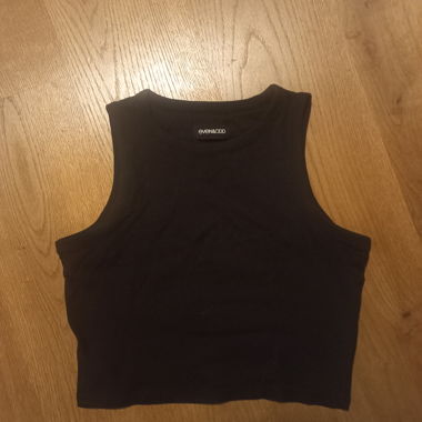 Schwarzes Crop Top