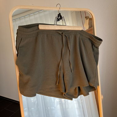 Stoffshorts olivgrün