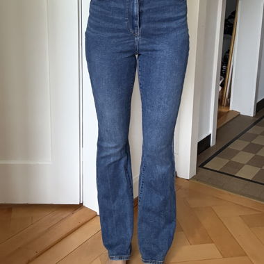 Gerades Jeans mit hohem Bund
