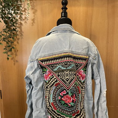 Jeansjacke bestickt