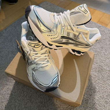 ASICS Gel-Kayano 14 Size 43.5