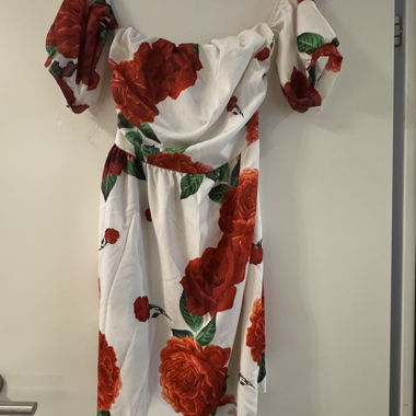 Süsses , elegantes Rosenkleid