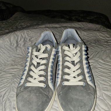 Baskets Tory Burch grises et bleues à volants 