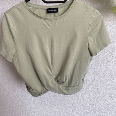 T-shirt court