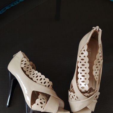 High heels beige