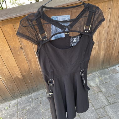 Schwarzes Netz-Kleid