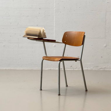 Chaise d'écolier avec accoudoir-écritoire d'Embru, Suisse 1980