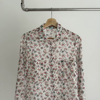 Bluse geblumt
