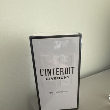 Parfum givenchy neuf 