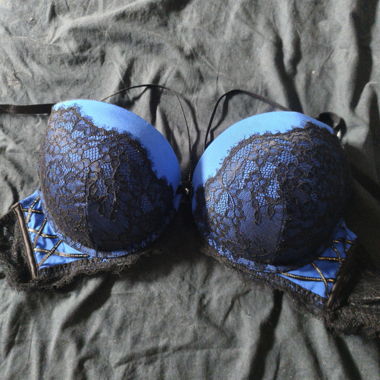 Soutien-gorge bleu et noir