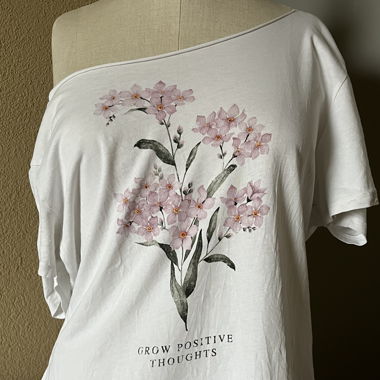 Weisses T-Shirt mit Blumenprint