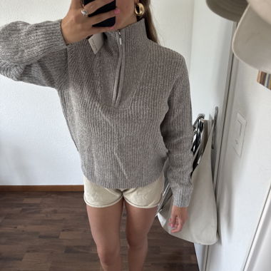 Zip sweater