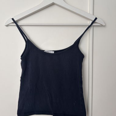 Subdued navy tank top XS