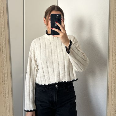 maglione beige con righe nere