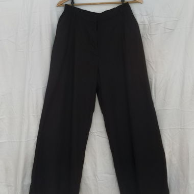 Pantaloni neri a gamba larga