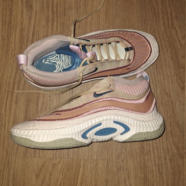 Nike Cosmic