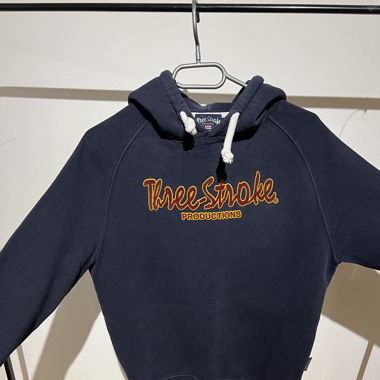 Felpa con cappuccio three-stroke production