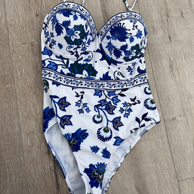 Costume da bagno floreale blu e bianco