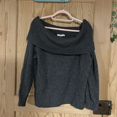 Pull&Bear maglione off-shoulder grigio scuro