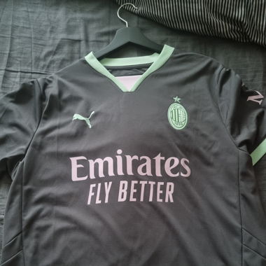Okafor ac mailand trikot