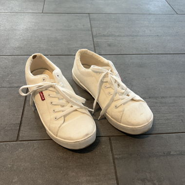 Levi's white canvas sneakers EU 40