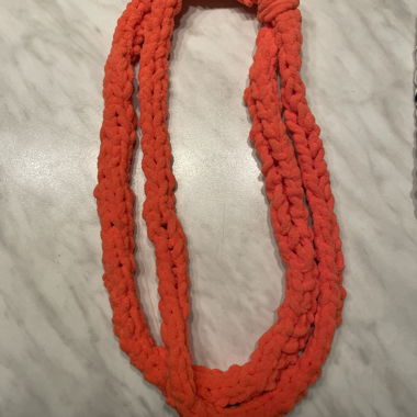 Orange Chenille-Halskette