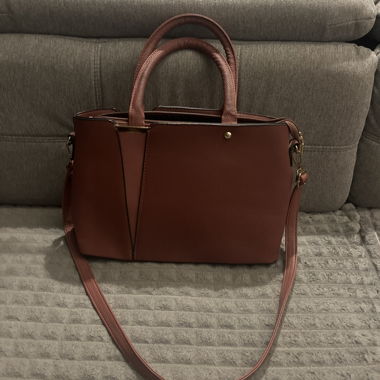 Handtasche mit Schulzerriemen