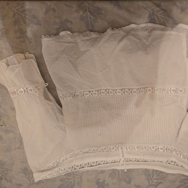 Blouse blanche bohème à dentelle