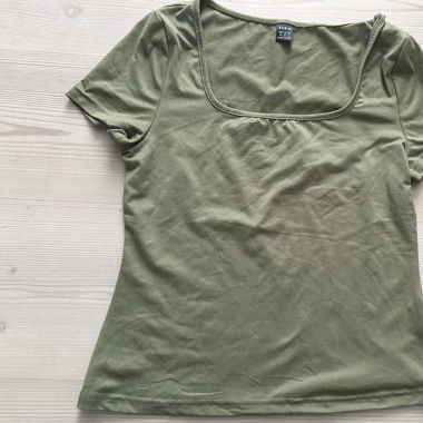 enges grünes tshirt