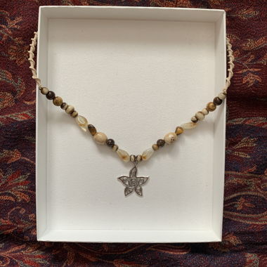 Collana con ciondolo a stella