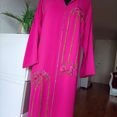Abito lungo fucsia ricamato nuovo 