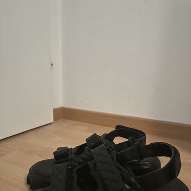 Schwarze Sandalen 