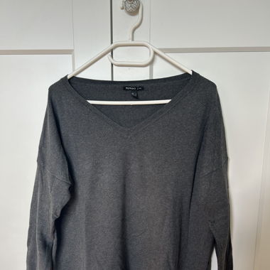 Grauer mango Pulli
