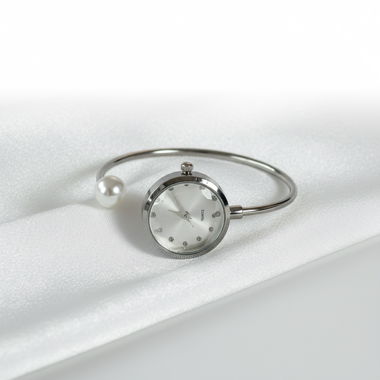 Bracelet-montre minimaliste en perles – élégance argentée