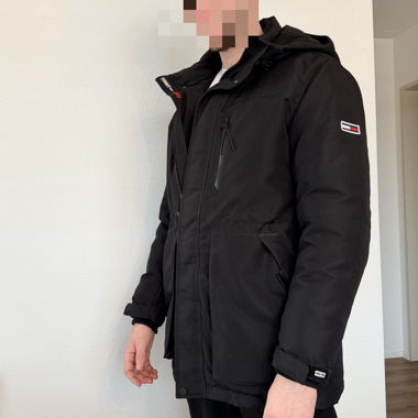 Tommy Jeans Schwarze Herren-Winterjacke mit Kapuze