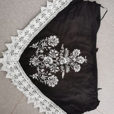 Crop top con pizzo
