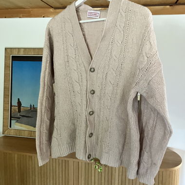 Cardigan in maglia beige a trecce