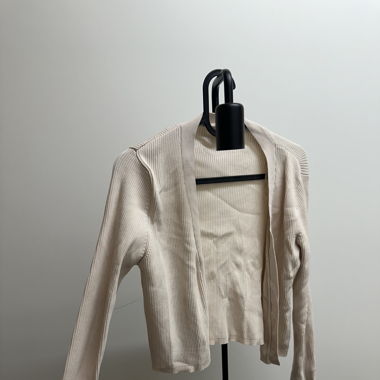 ZARA – Hellbeige Übergangsjacke mit Knöpfen 