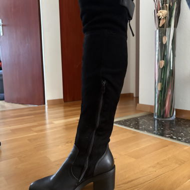 Bottes overknee noires confortables à talon bloc
