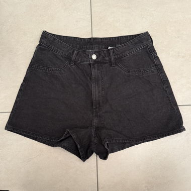 Kurze high waist Jeanshose
