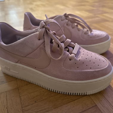 Nike, Rosa in Samtstoff