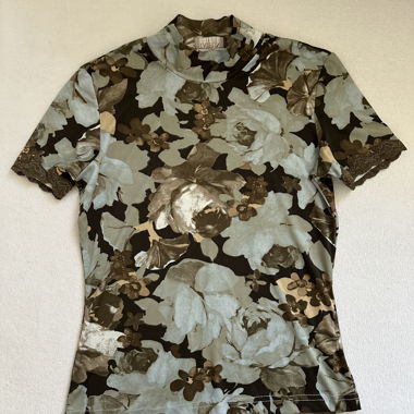 T-shirt a maniche corte floreale