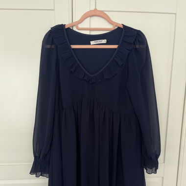Chiffonkleid von Naf Naf in Dunkelblau 