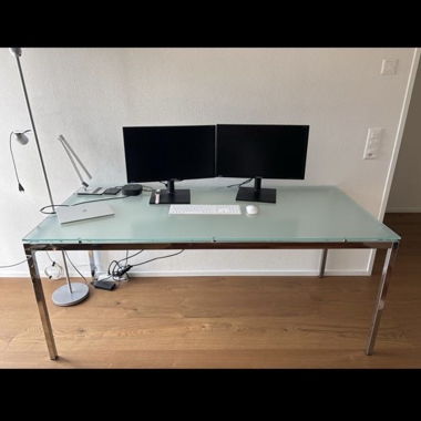 Glas-Schreibtisch