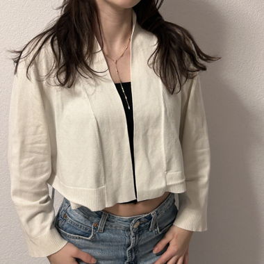 Kurzer cremefarbener Cardigan von Calvin Klein