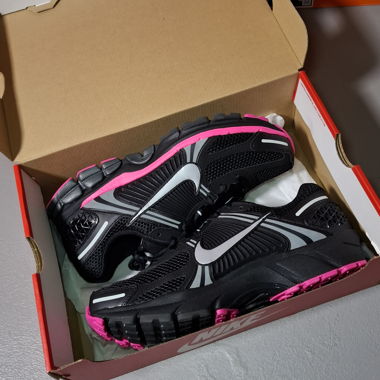 Nike Vomero 5 Schwarz / Pink